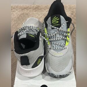 Like New Curry Basketball Shoes 5.5Y